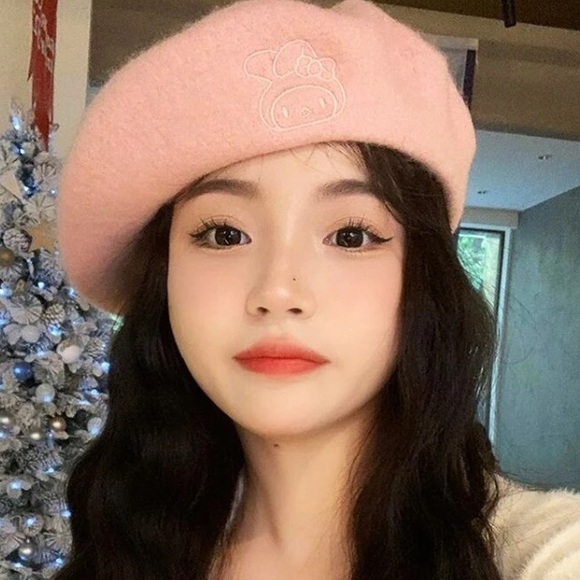 MULTIPLE COLORS AVAILABLE 😍HELLO KITTY OR MY MELODY WOOL BERET - Picture 3 of 8